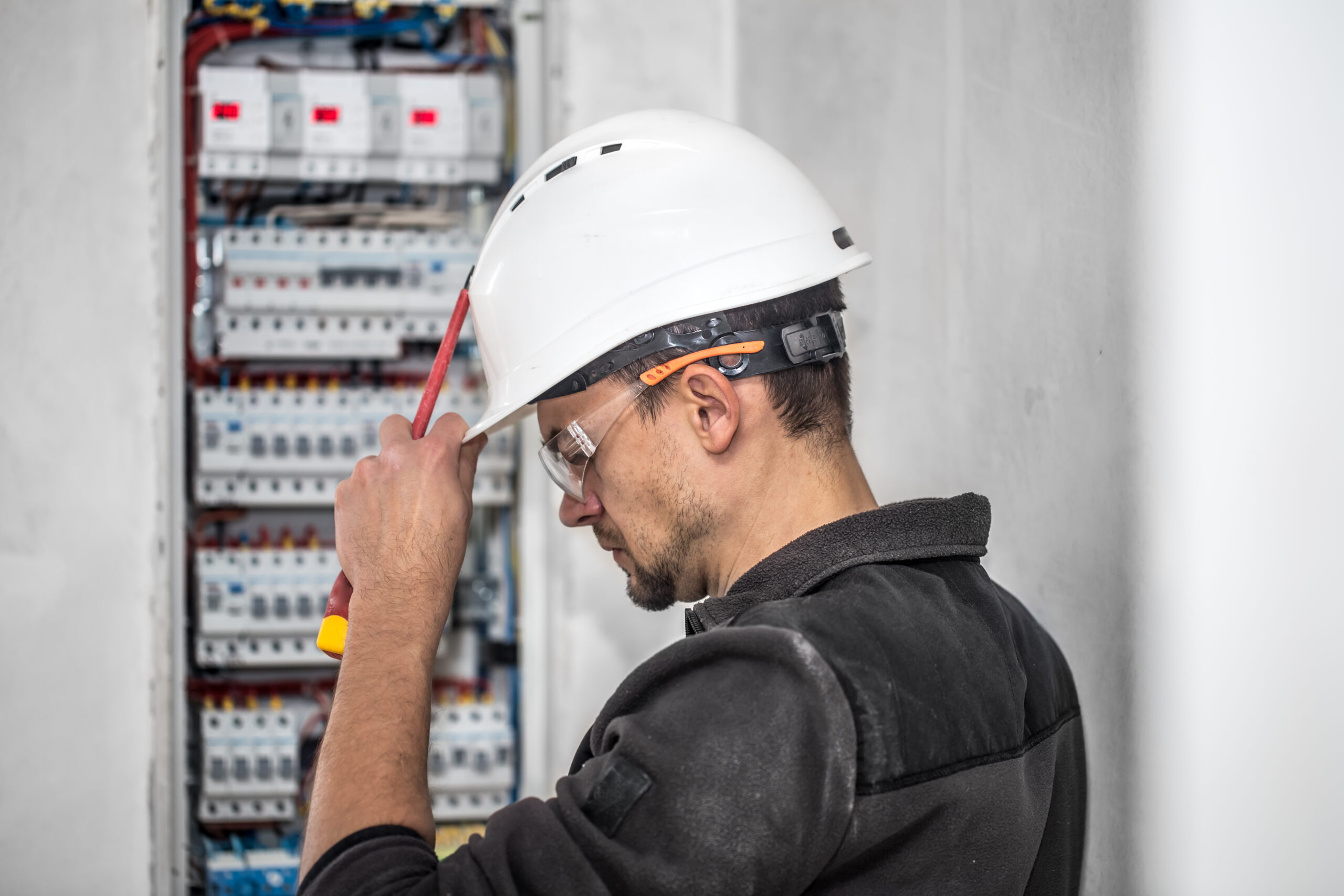 Como Preparar a Sua Casa para uma Instalação Elétrica Segura e Eficiente